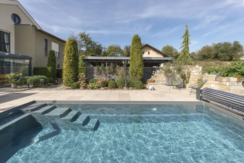 Classic 73 – Familiebasseng med tidløst design