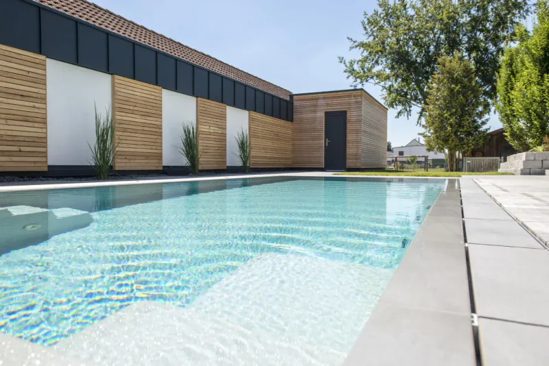 Infinity 80 – Arkitektonisk infinitybasseng med spektakulært vannspeil