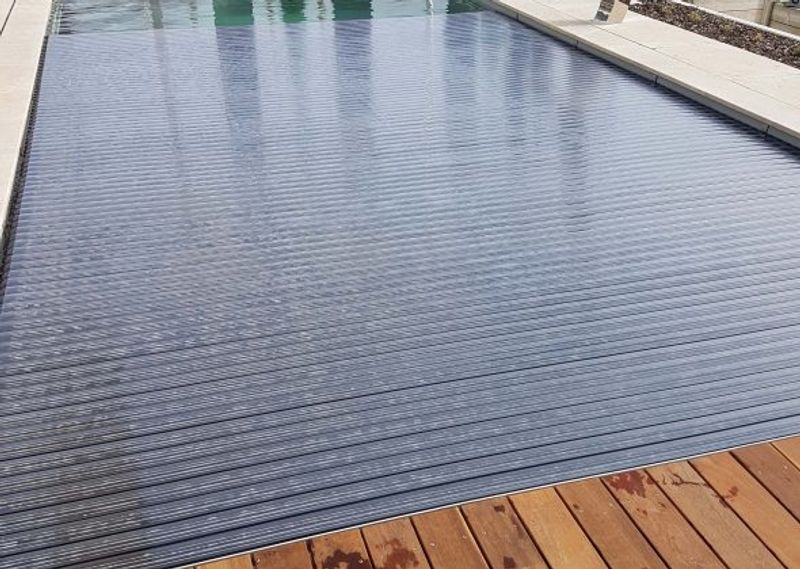 Monaco 750 glassfiberbasseng med benk/beach-sone