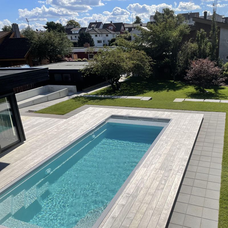 Monaco 1000 glassfiberbasseng med benk/beach-sone