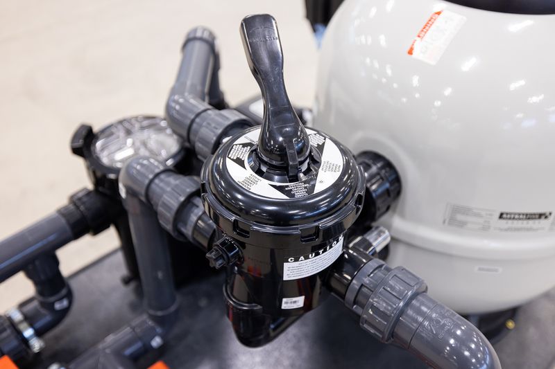 Sandfilter renseanlegg på pall til svømmebasseng