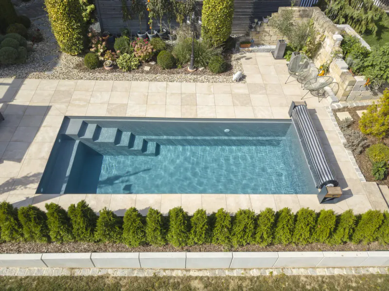 Classic 83 – Generøst basseng med eksklusivt uttrykk